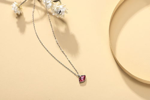 紅唇邂逅紅寶石 淘寶銀飾項鏈吊墜套裝模特圖拍攝與美發飾品銷售融合之道